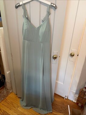 Elegant Sage Green Spaghetti-Strap Maxi Dress
